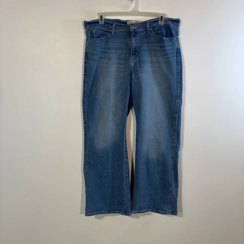 Levi’s Vintage Relaxed Bootcut Blue Jeans Women’s Size 16 Zipper Fly Wide Leg